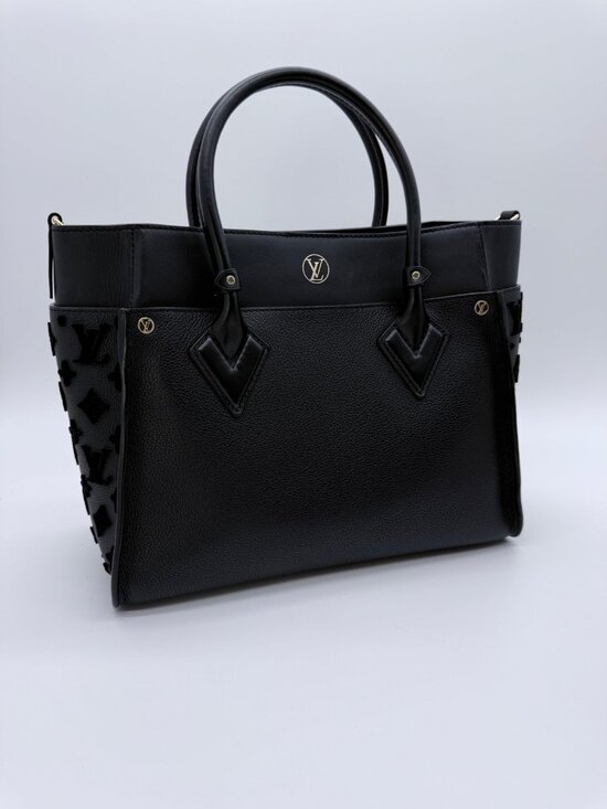 Louis Vuitton Handbags - LOUIS VUITTON LV 2022 Black Calf Monogram Tufting On My Side MM